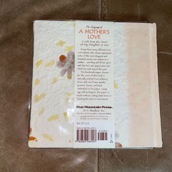 NWT The Language of A Mother’s Love Book - Picture 2 of 9